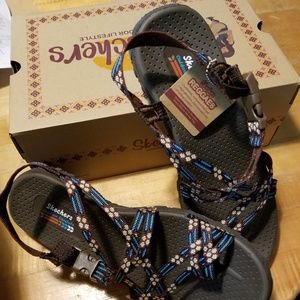 BNWT Sketchers Reggae hiking sandals